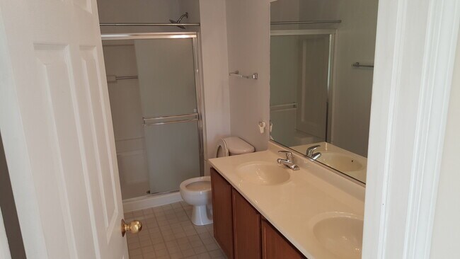 Foto del edificio - 1197 N Red Oak Cir