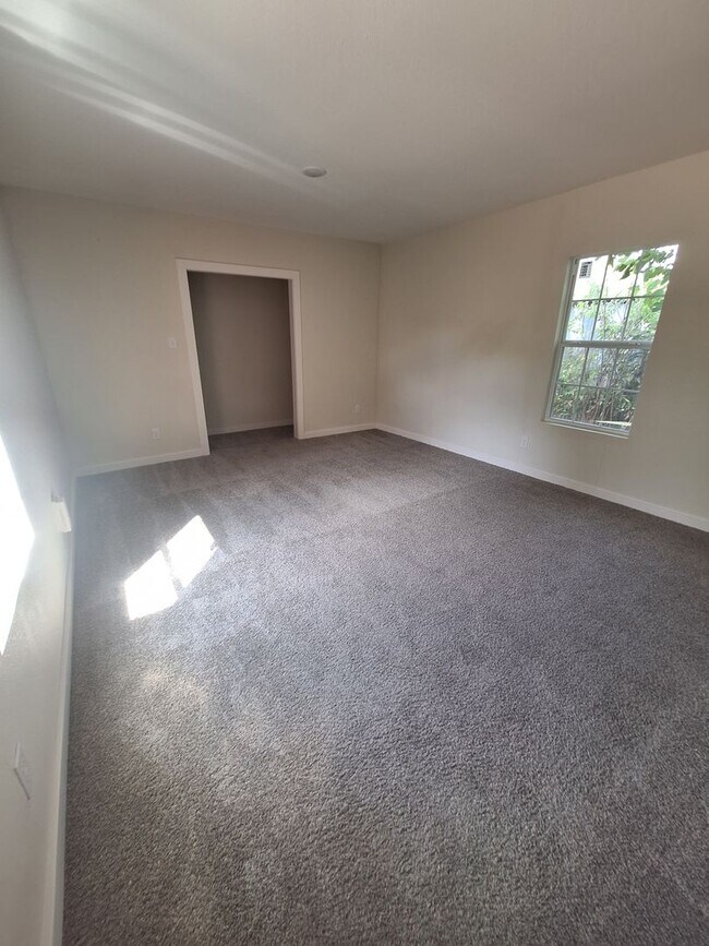 Foto del edificio - 3 bedroom, 1 bath