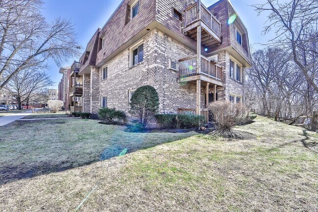 Building Photo - 2619 W Agatite Ave