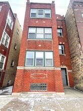 Building Photo - 3021 W Diversey Ave