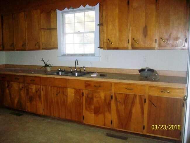 Building Photo - 214 Wesleyan Dr