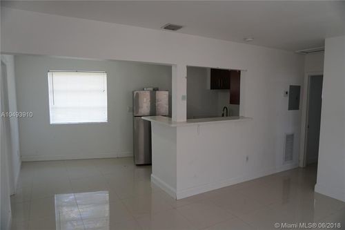 Foto del edificio - 2390 NE 173rd St