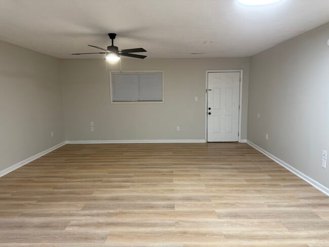 Building Photo - 135 Anzie Way