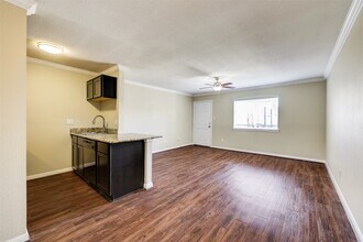 Building Photo - 2006 W 43rd St