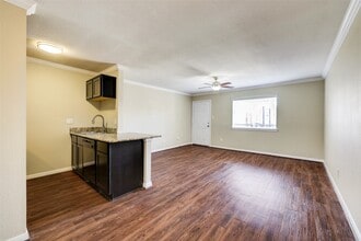 Building Photo - 2006 W 43rd St