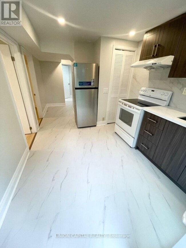 Building Photo - 75 Madsen Crescent