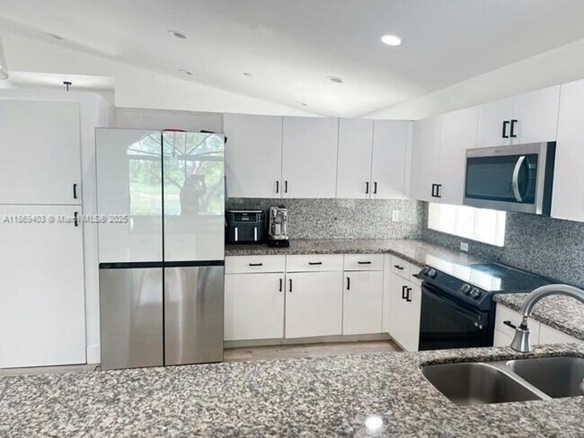 Foto del edificio - 17888 SW 14th St