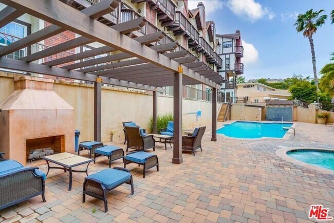 Área de piscina 4 - 3808 Stocker St