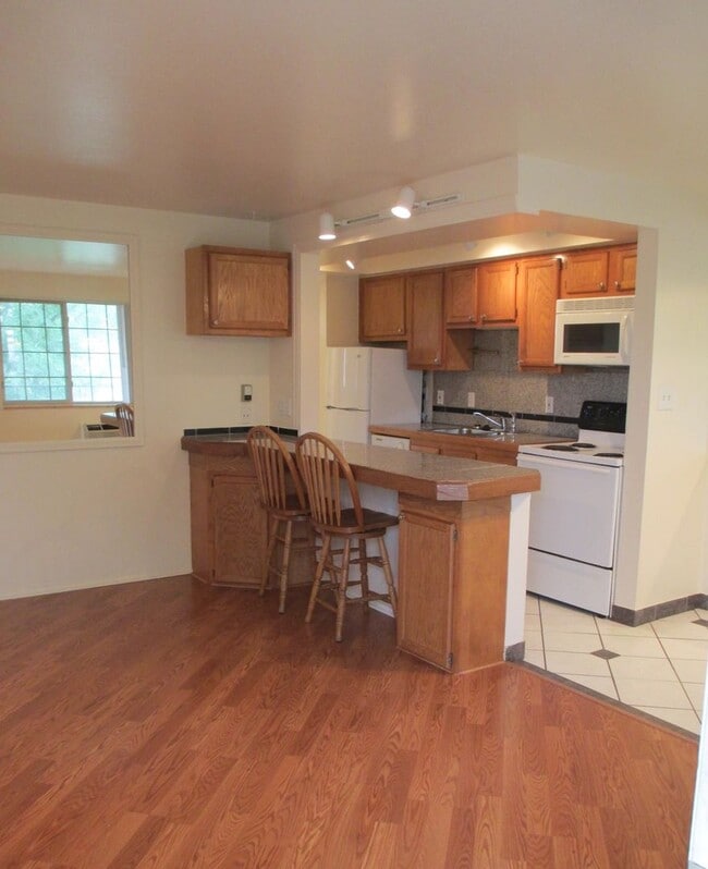 TOP FLOOR South Boulder 1 BD AVAILABLE NOW... - TOP FLOOR South Boulder 1 BD AVAILABLE NOW... Apartment