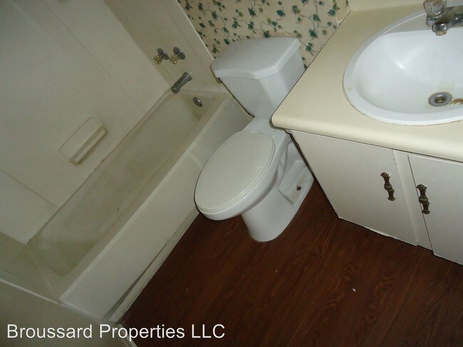 Building Photo - 308 Knollwood Dr