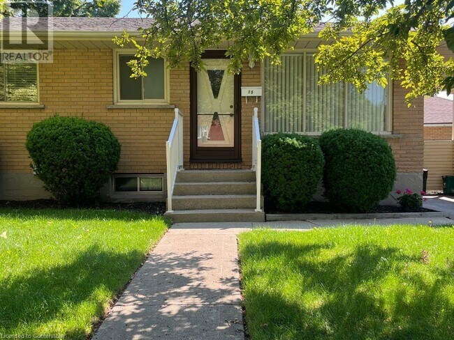Building Photo - 15 Lauris Ave