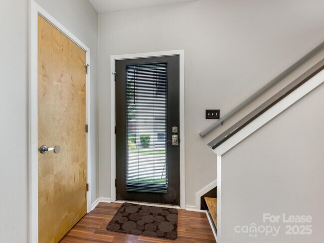 Foto del edificio - 913 Westbrook Dr
