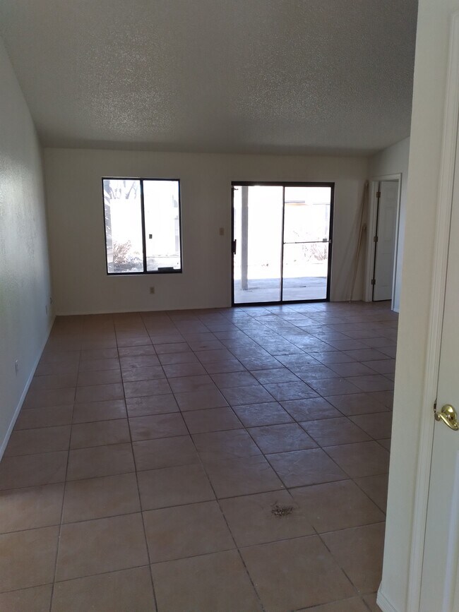 living room - 2635 Canyon View Dr