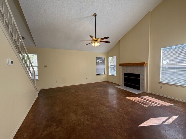 Foto del edificio - WALKING DISTANCE TO ELEMENTARY SCHOOL - WE...