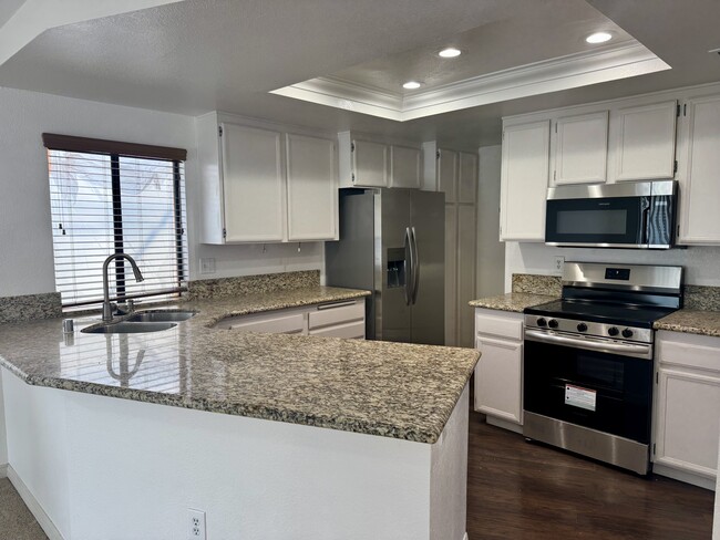 Building Photo - 9270 Towne Centre Dr