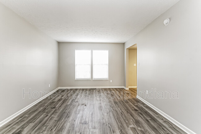 Foto del edificio - 10719 Creekside Woods Dr