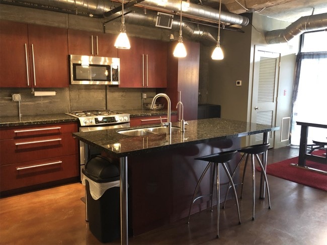 Building Photo - 328 W 200 S