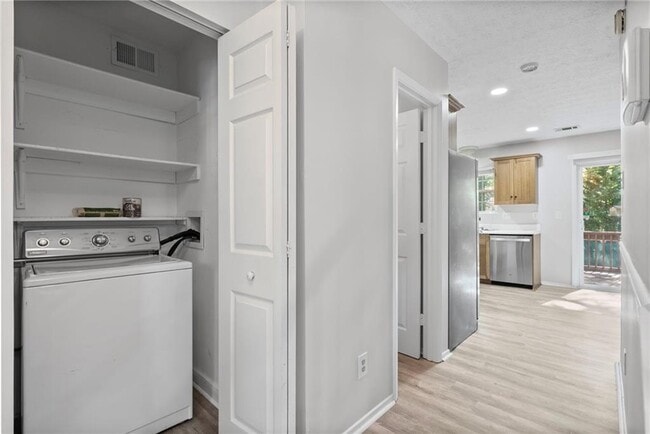 Building Photo - 10390 Rillridge Ct