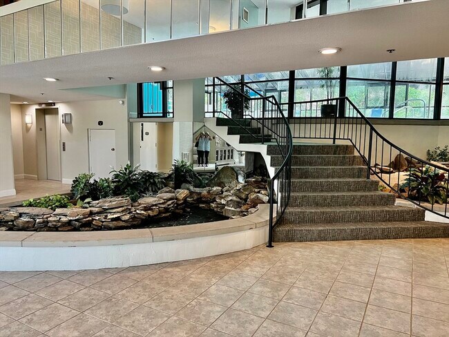 Foto del edificio - 1 Loring Ave