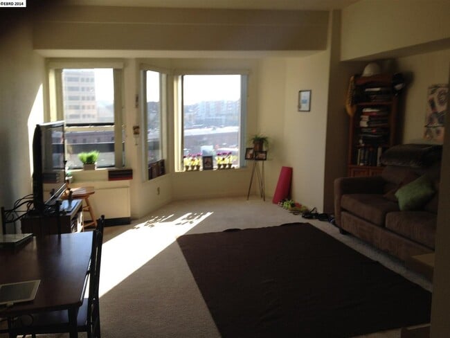 Spacious and convenient east-facing 1Bd 1... - Spacious and convenient  east-facing 1Bd 1... Apartment
