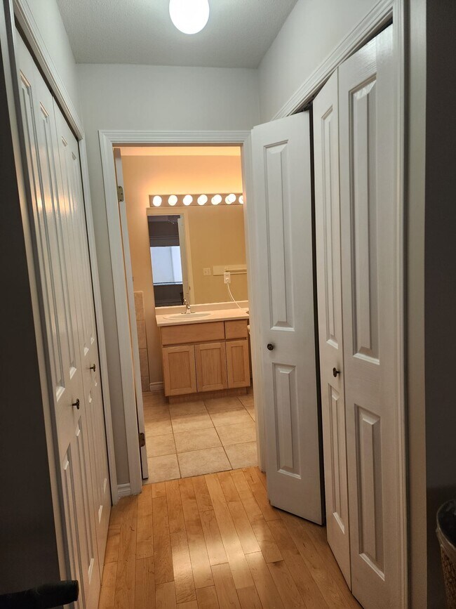 Photo du bâtiment - 8567 164 St