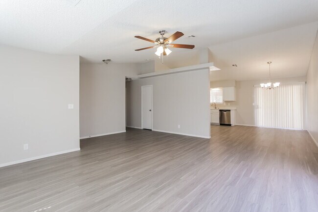 Foto del edificio - 361 Clover Glen Ct