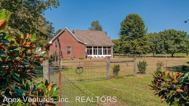 Building Photo - 4741 Harpeth Peytonsville Rd