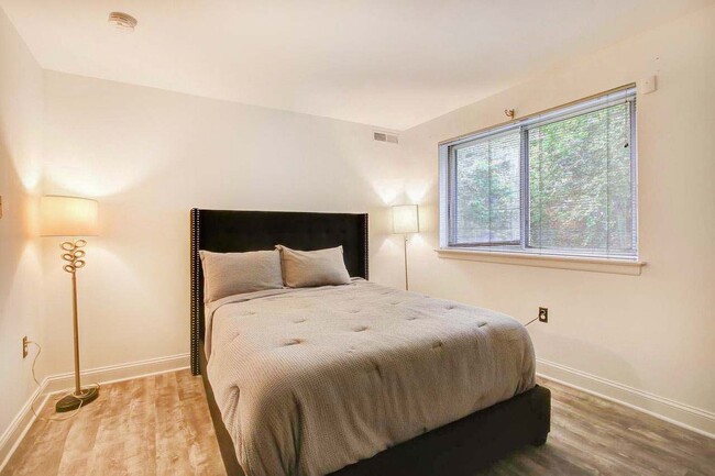 Building Photo - 11408 Cherry Hill Rd