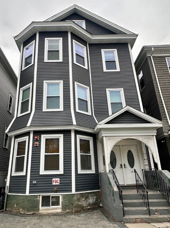 Foto del edificio - 141-143-143 Howard Ave