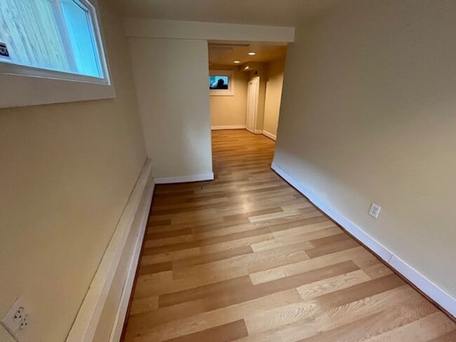 Building Photo - Wallingford Home. 4 beds, 2 bath. garage.