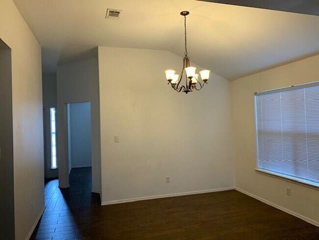 Building Photo - Beautiful 3 bedroom 2 bath Denton TX