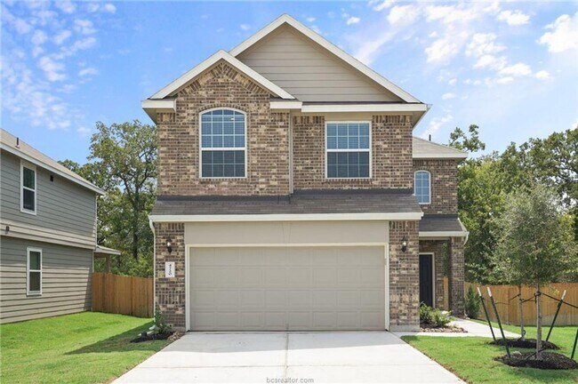 Building Photo - 4 Bedroom 2.5 bath, 2 car attached garage,...