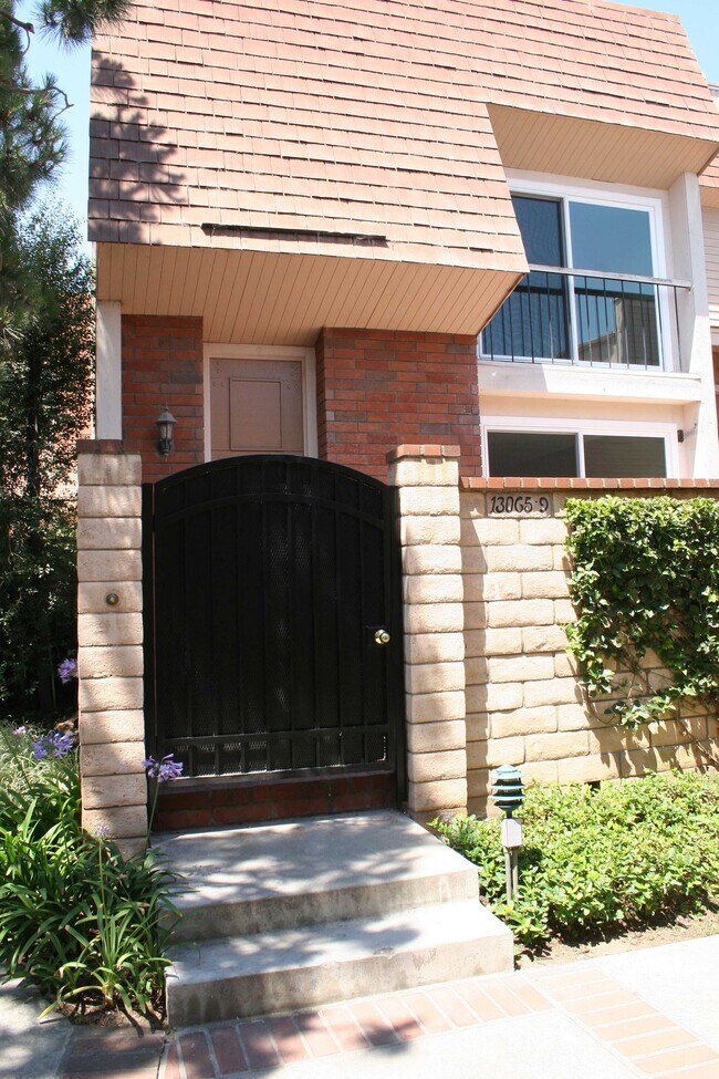 Foto del edificio - 13065 Mindanao Way