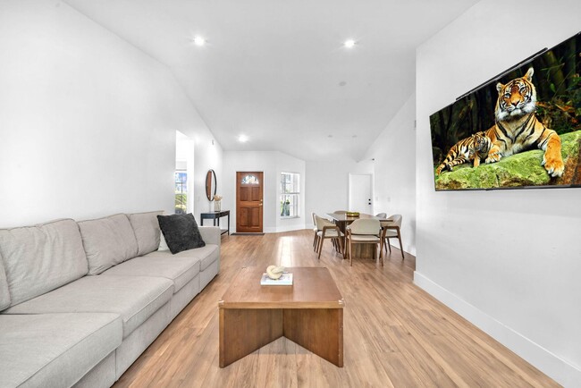Building Photo - 6809 Barnwell Dr