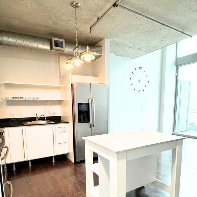 Foto del edificio - 690 SW 1st Ct