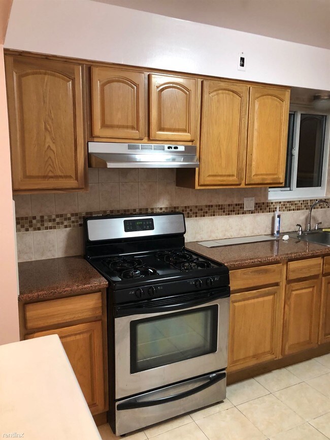 Building Photo - 3 br, 2 bath Apartment - 2341 37th St