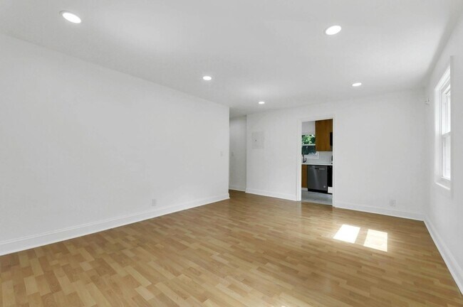 Foto del edificio - 179 Christie Heights Street Unit B