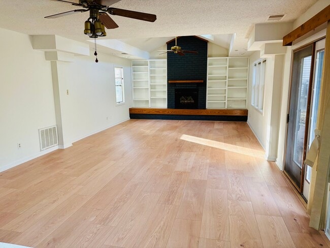 Photo - 1556 Beachview Dr House