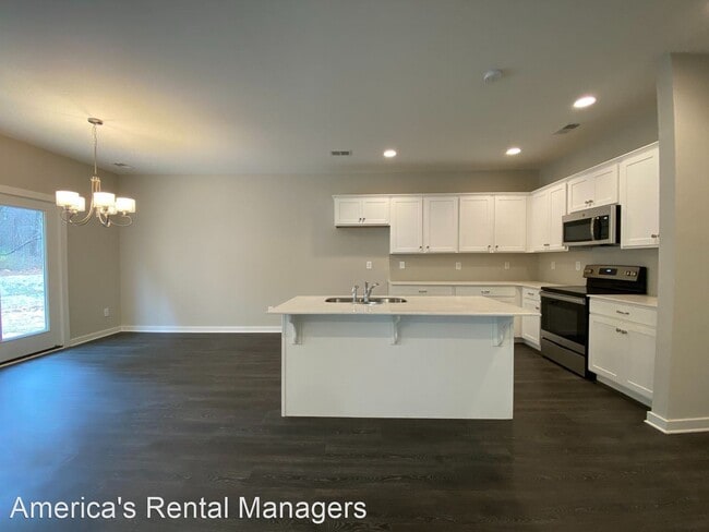 Building Photo - 4 br, 2.5 bath House - 7945 St. James Drive