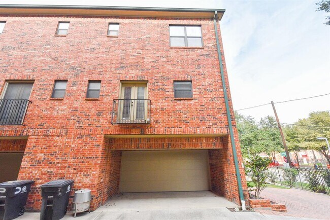 Building Photo - 2422 Navigation Blvd