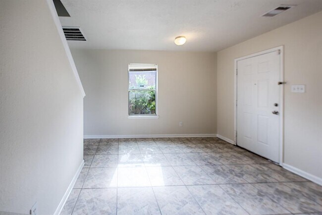 Foto del edificio - 8139 Sanders Glen Ln