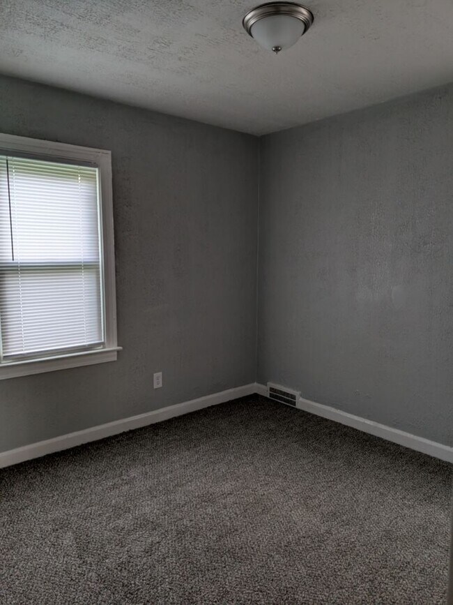 Foto del edificio - 11285 Christy- 3 BEDS & 1.5 BATH FOR RENT!