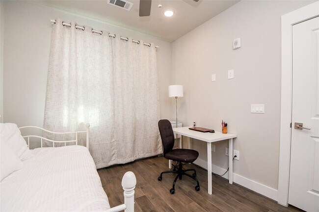 Foto del edificio - 4819 Caroline St