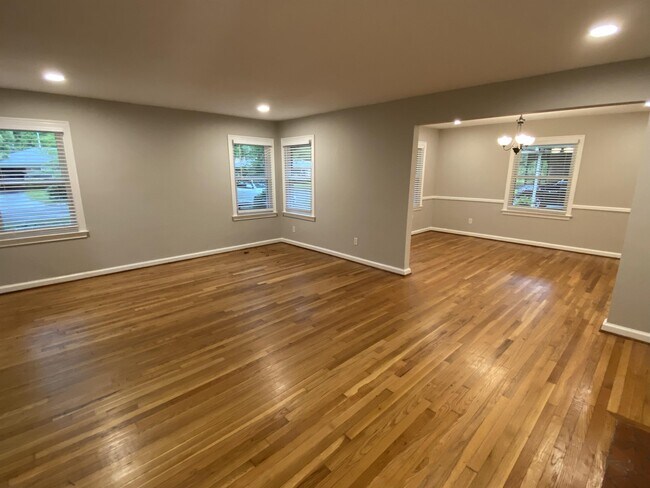 Building Photo - 342 Kensington Dr