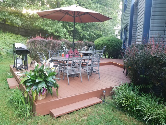 DECK - 22 Solitaire Ct