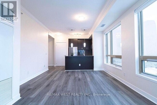 Building Photo - 840 Queens Plate Dr
