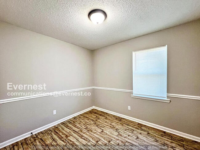 Building Photo - 6320 Forest Glen Dr