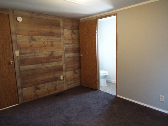Bedroom 1 - 567 Starratt Rd