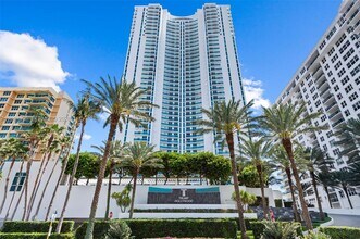 Building Photo - 2711 S Ocean Dr