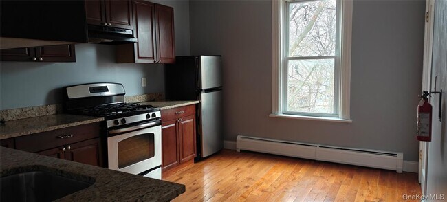 Building Photo - 104 Winnikee Ave